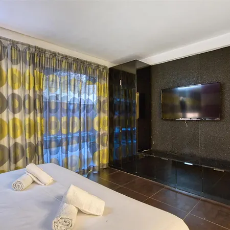 Sea-view Terrace Maisonette, Steps From Paceville By 360 Estates Апартаменты Сент Джулианс