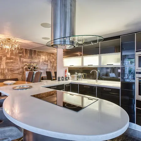 Sea-view Terrace Maisonette, Steps From Paceville By 360 Estates Apartament