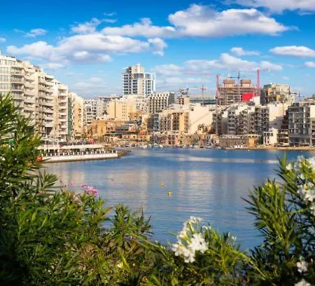 Sea-view Terrace Maisonette, Steps From Paceville By 360 Estates *