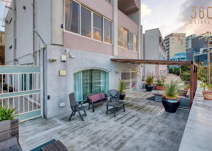 Sea-view Terrace Maisonette, Steps From Paceville By 360 Estates *