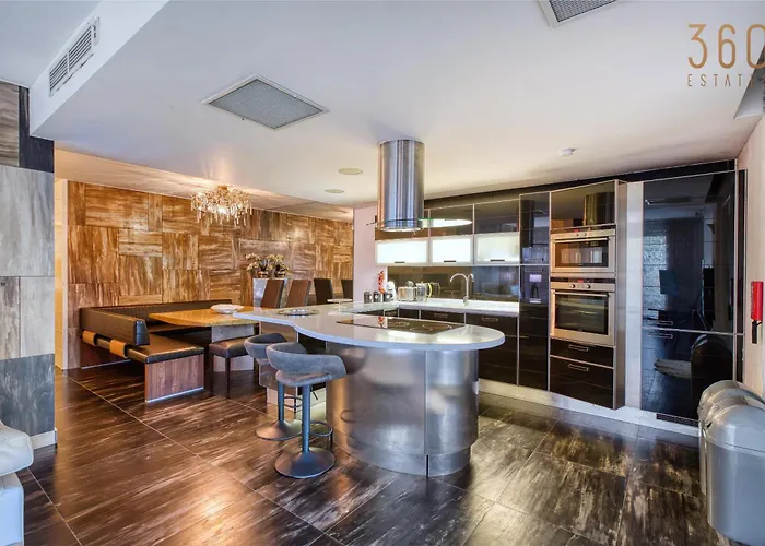 Sea-view Terrace Maisonette, Steps From Paceville By 360 Estates 公寓